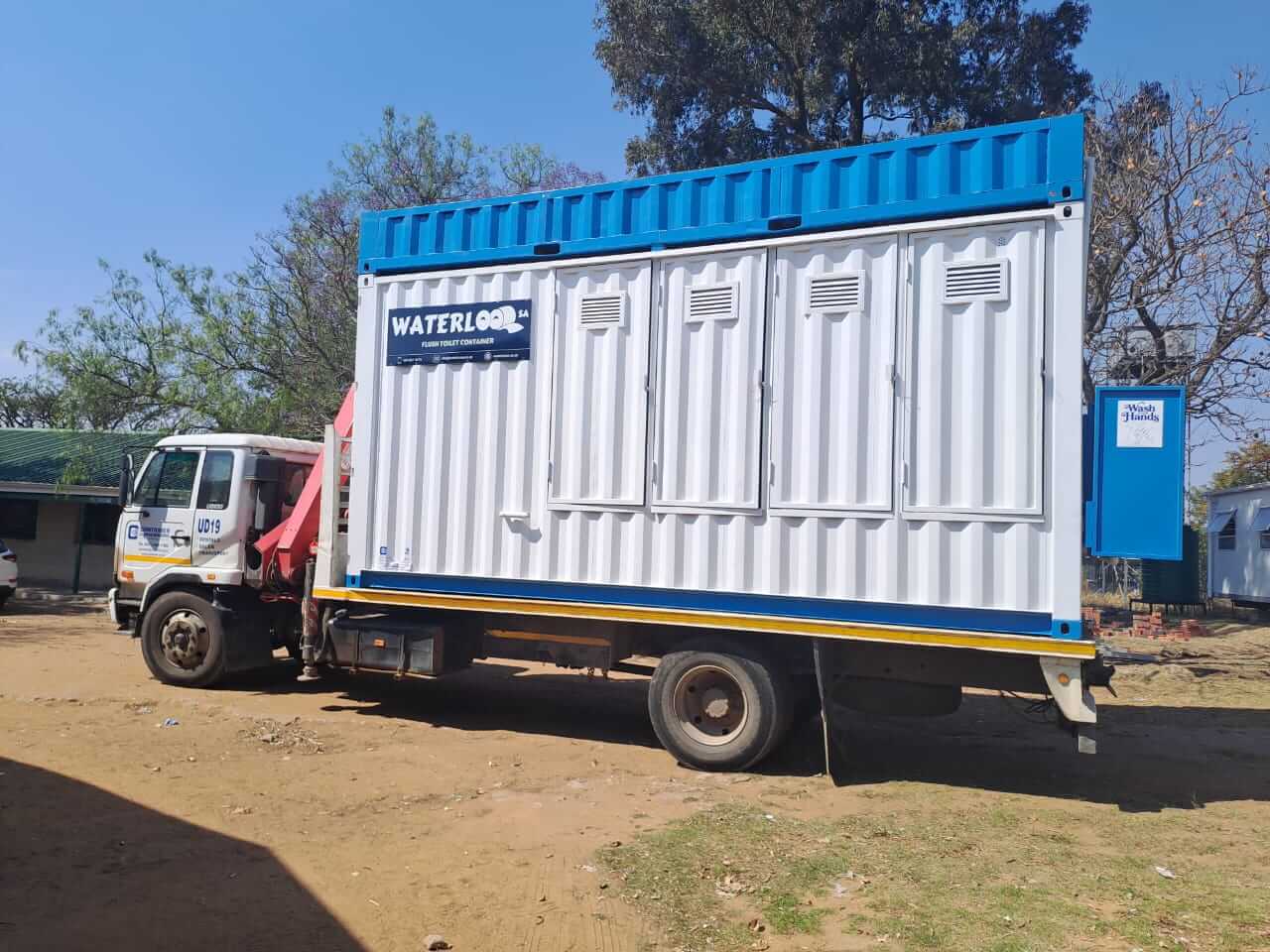 Waterloo-flush-toilet-container-being-delivered-to-site